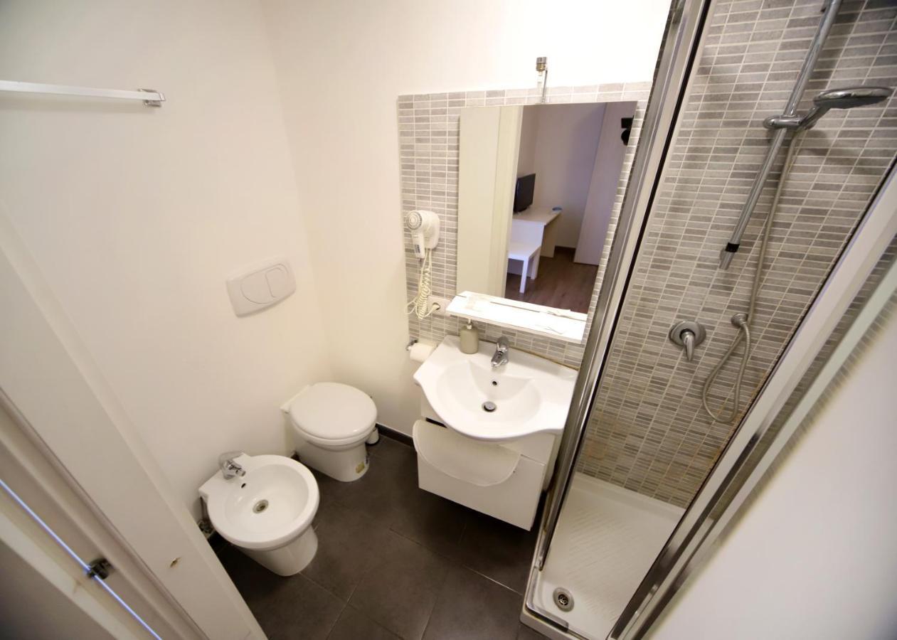 Rooms In Shared Apartment - City Center Катанія Екстер'єр фото