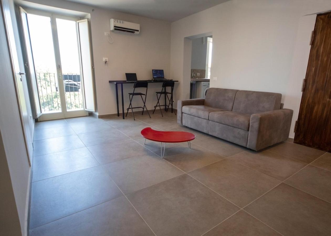 Rooms In Shared Apartment - City Center Катанія Екстер'єр фото